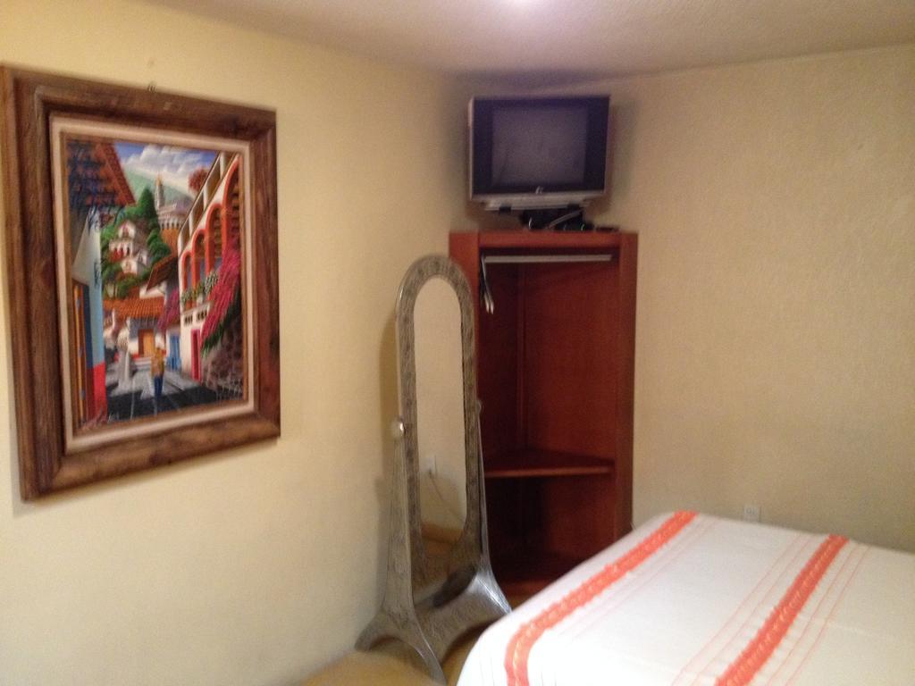 Hostal Casa Castillo Morelia Buitenkant foto