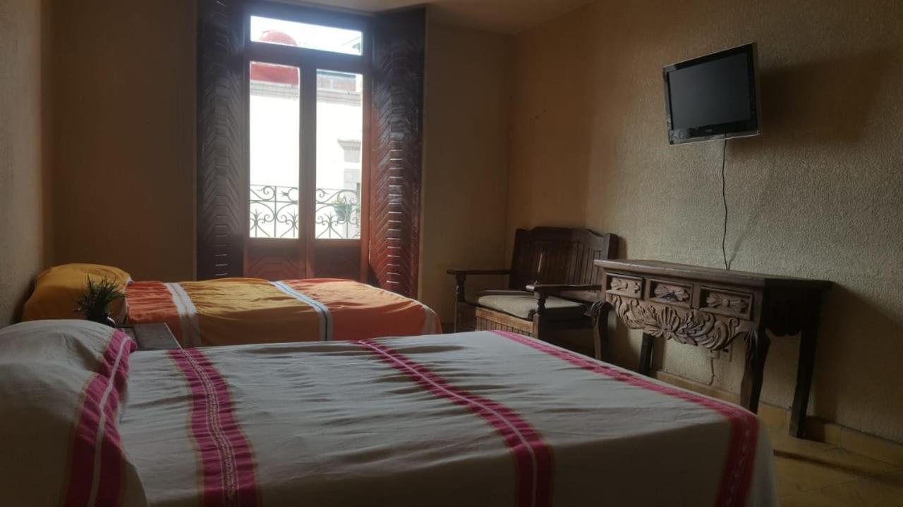 Hostal Casa Castillo Morelia Buitenkant foto